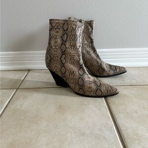 Vintage Cape Robbin Snakeskin Pattern Ankle Boots